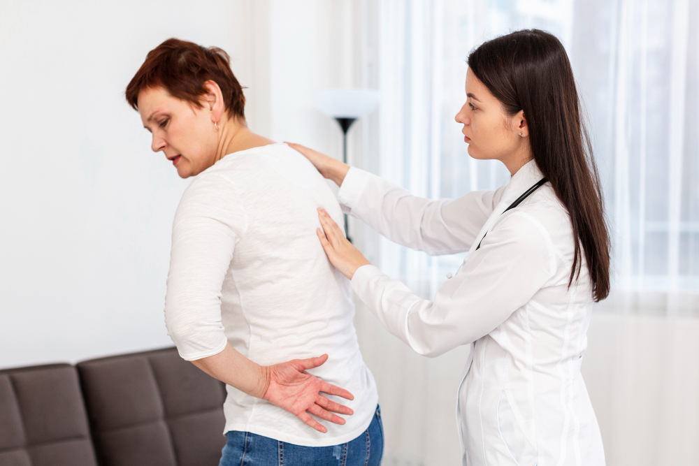 Get Spine Specialist in Delhi for Low Back Pain Relief | Meet Dr. Rajesh Malhotra